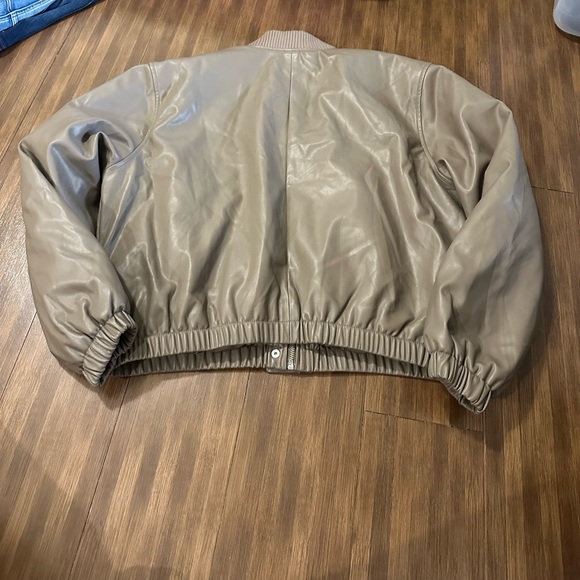 Abercrombie and Fitch Vegan Leather Shrunken Bomber Jacket sz Large beige tan - Picture 3 of 10